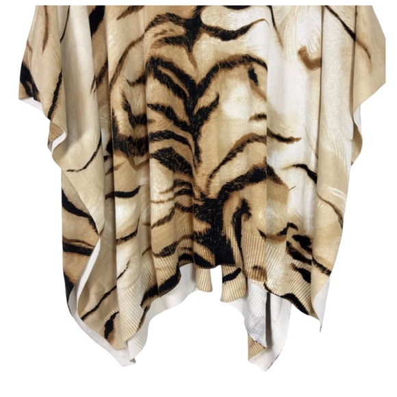 Chico’s Tiger print Ruana wrap - Picture 9 of 12